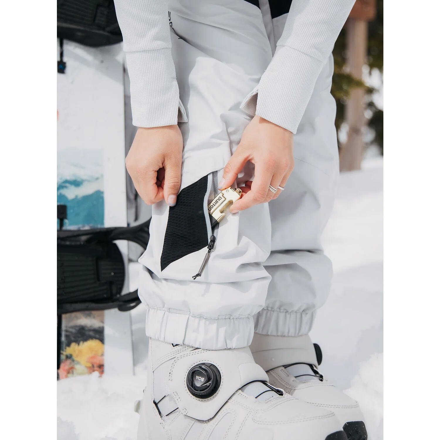 Burton Carbonate Gore-Tex 2L Bib Pants 2023 - Women's Snowboard Bib - Image 8