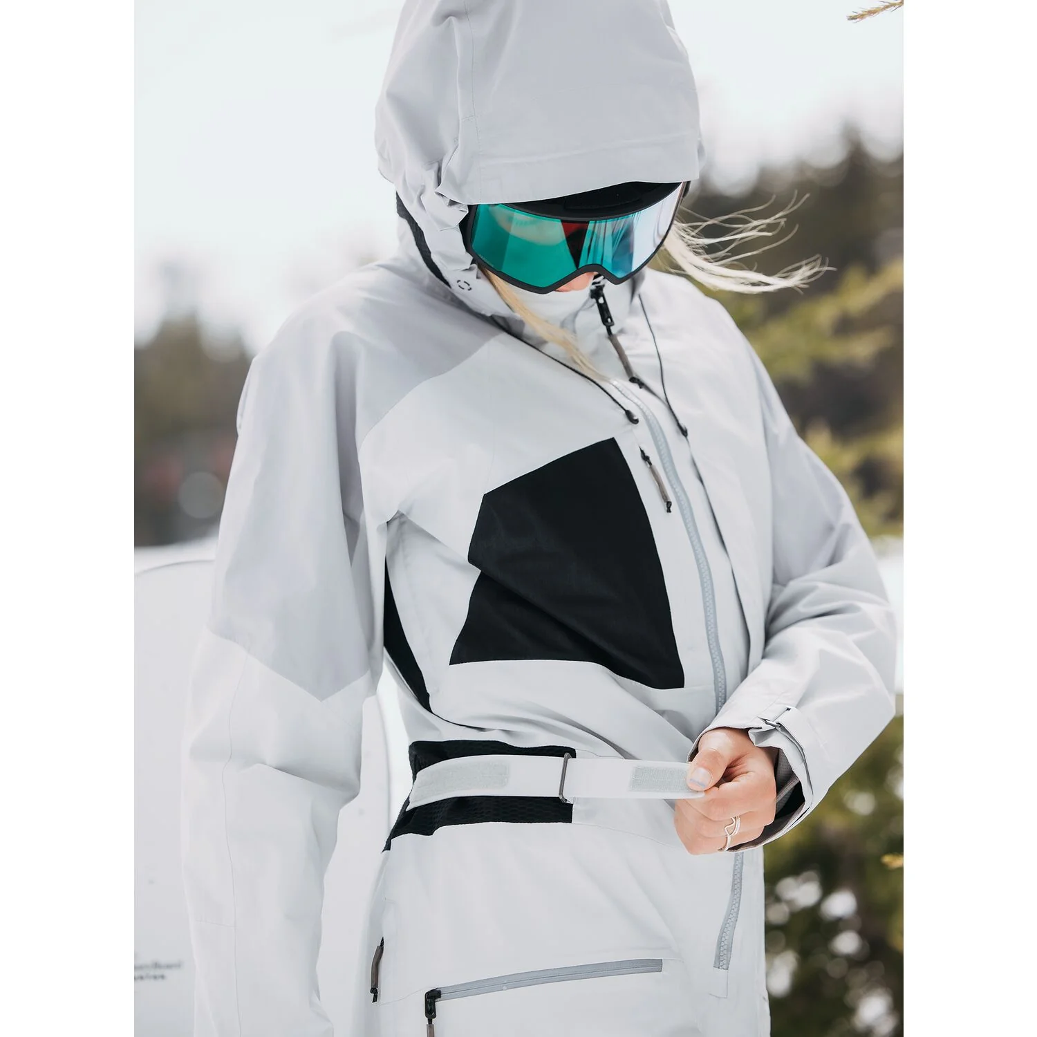 Burton Carbonate Gore-Tex 2L One Piece 2023 - Women's Snowboard One Piece - Image 6