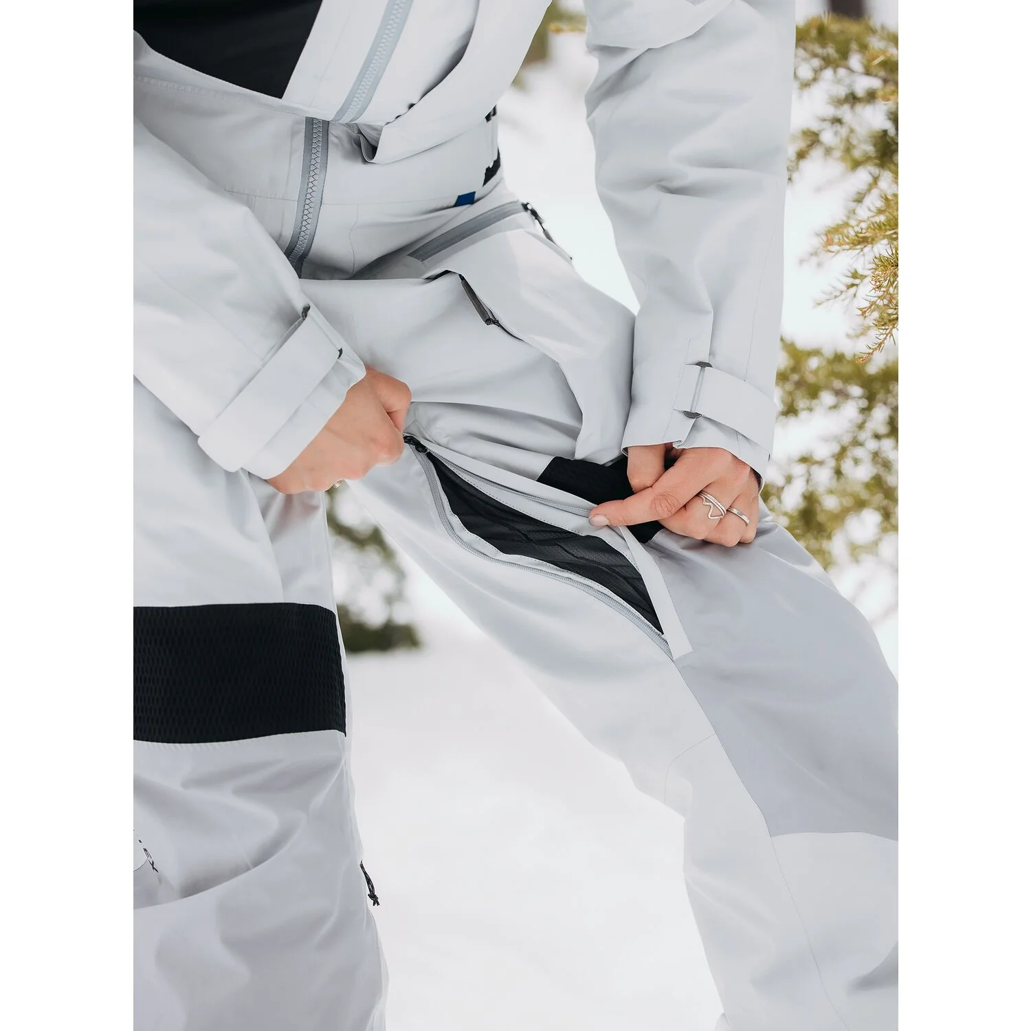 Burton Carbonate Gore-Tex 2L One Piece 2023 - Women's Snowboard One Piece - Image 7